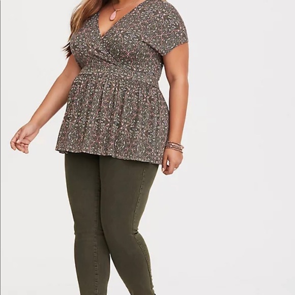 Torrid Surplice Babydoll Tee Size 0X - Picture 4 of 9